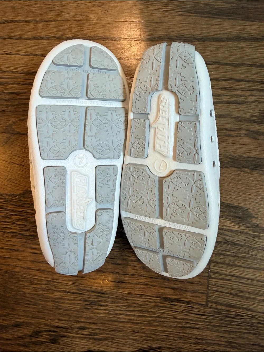 Kids White Floafers - size 7